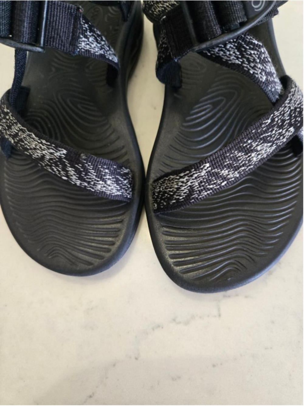 Women's Chaco Sandals Size 6 Black and White - Picture 4 of 12